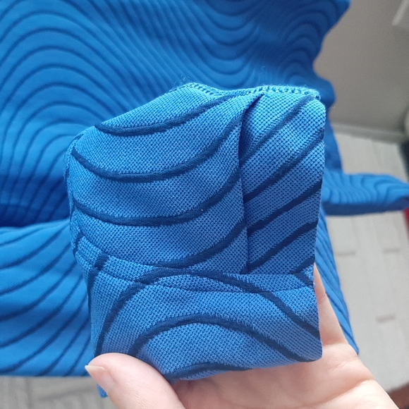 Women's Athleta Fitted Stretchy Gym Top Size M - Picture 6 of 9